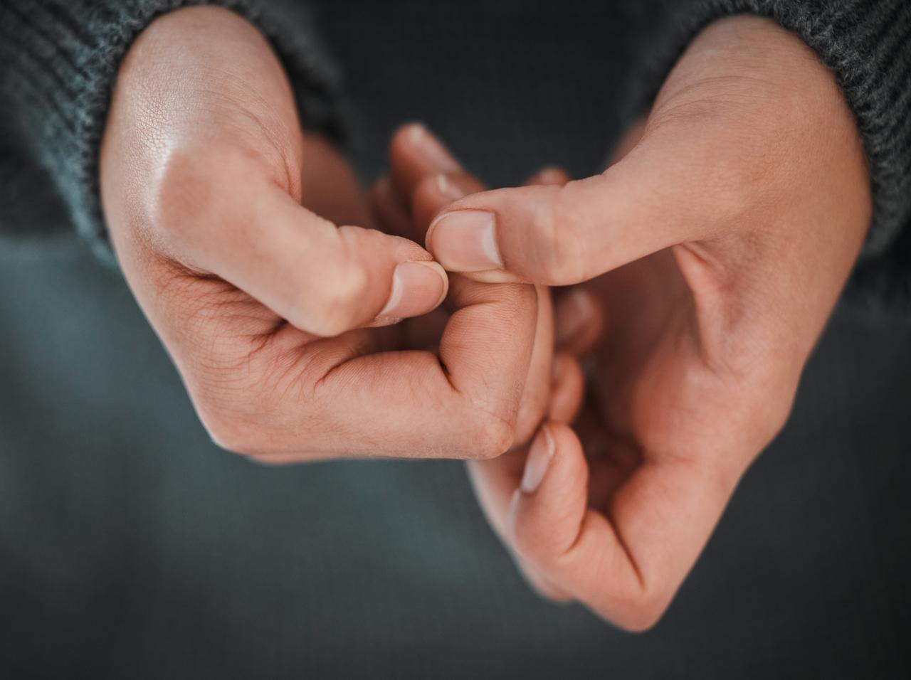 義父が娘のヌード写真をコレクション、娘が殺害容疑で終身刑の可能性