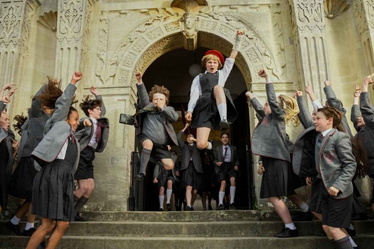 映画『マチルダ』の少年、まさかの演技初挑戦だった！ベレー帽の少女はダンス王者