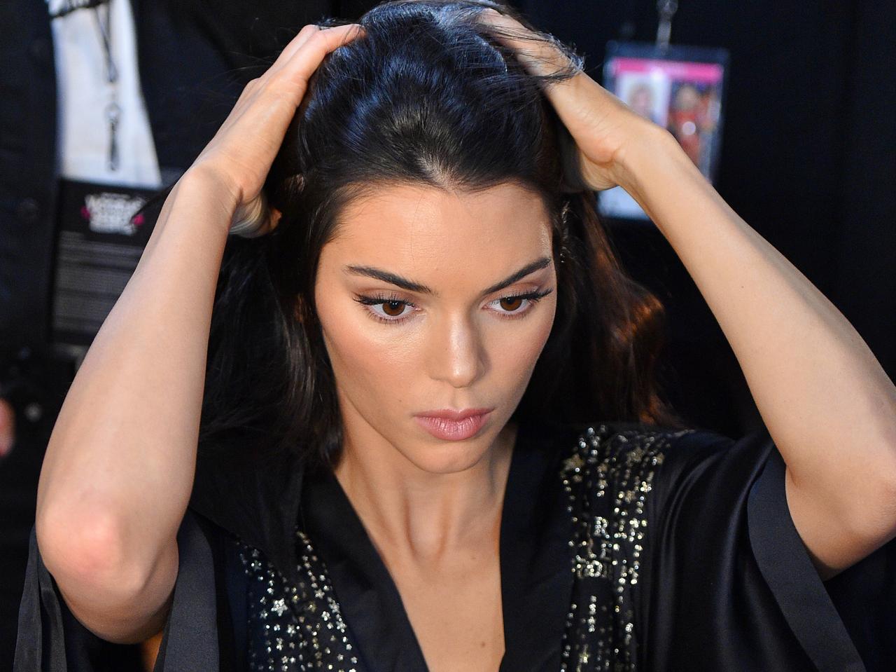 ヘアカラーで失敗！暗すぎた髪色を自宅で明るくするテクニック