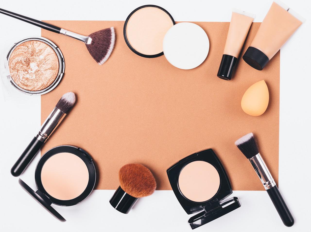 ファンデーションがムラになる原因は？リキッド派もパウダー派も使える予防法【アーカイブ記事】
