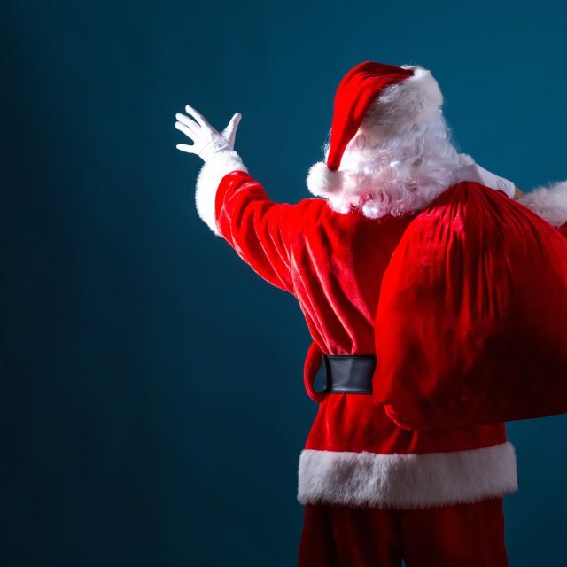 サンタクロースがクリスマスのおもちゃを窃盗、逮捕で関係者「グリンチじゃないか」