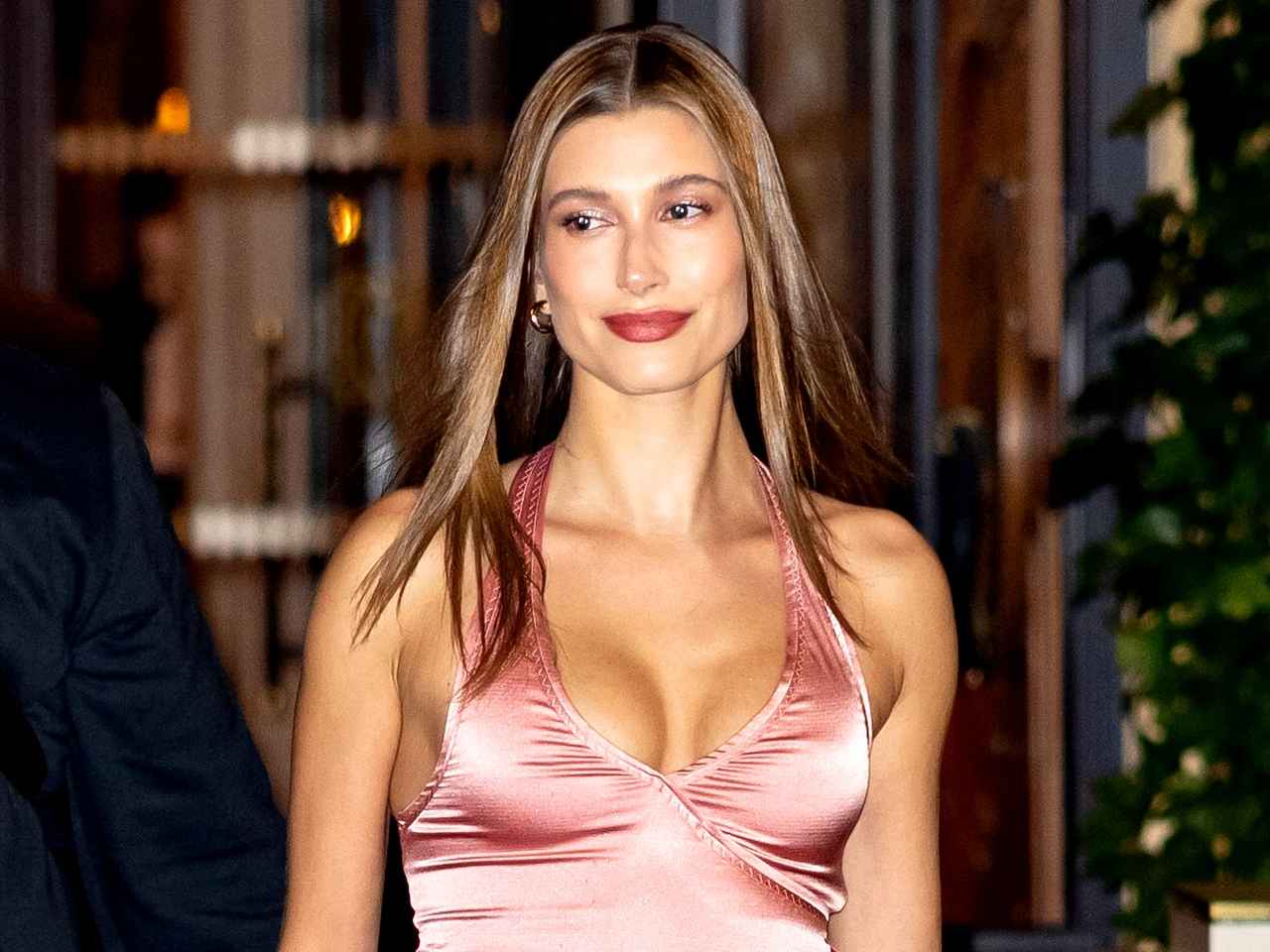 クリスマス感たっぷり!ヘイリーの「キャンディケインネイル」が真似したくなる可愛さ