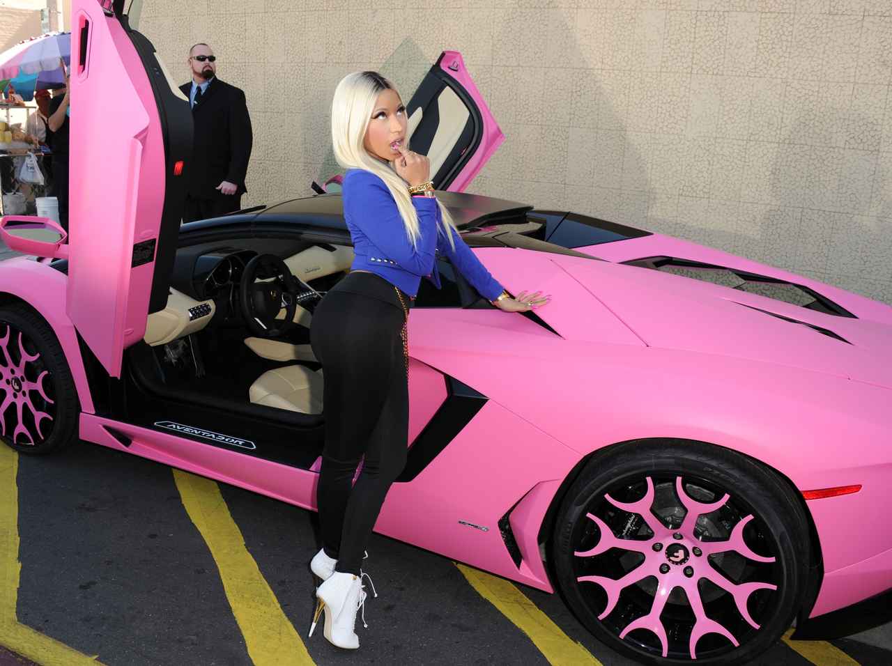 トップラッパーが高級車を全部ピンクに!ランボ、ロールスロイスほか【セレブの愛車】