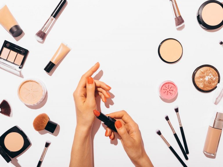 コスメの使用期限は?捨て時の見極め方と上手に使い切るコツ【アーカイブ記事】
