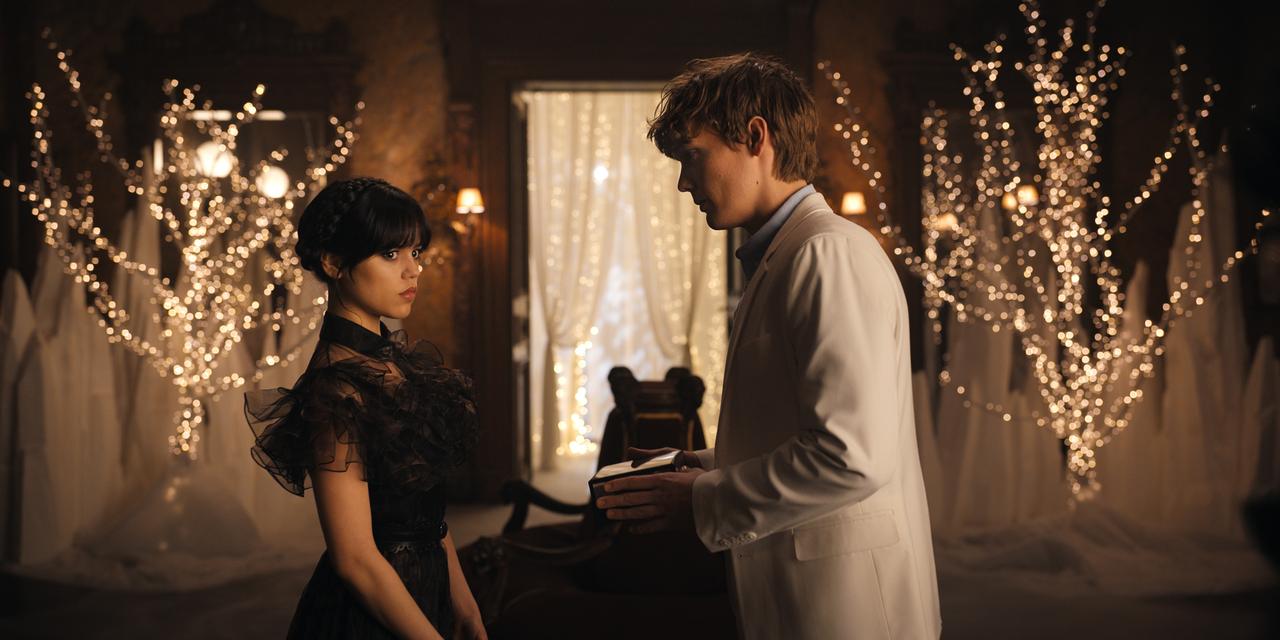 『ウェンズデー』ジェナ・オルテガがダンス回で「1つのセリフ」を変えていた、“元々のアイディア”は?