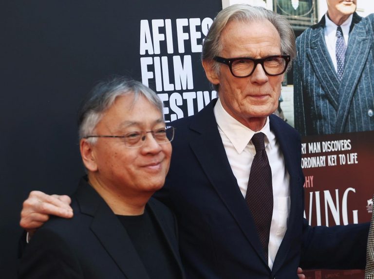 『生きる LIVING』ビル・ナイとカズオ・イシグロ、「仲が深まったきっかけ」の逸話が最高！