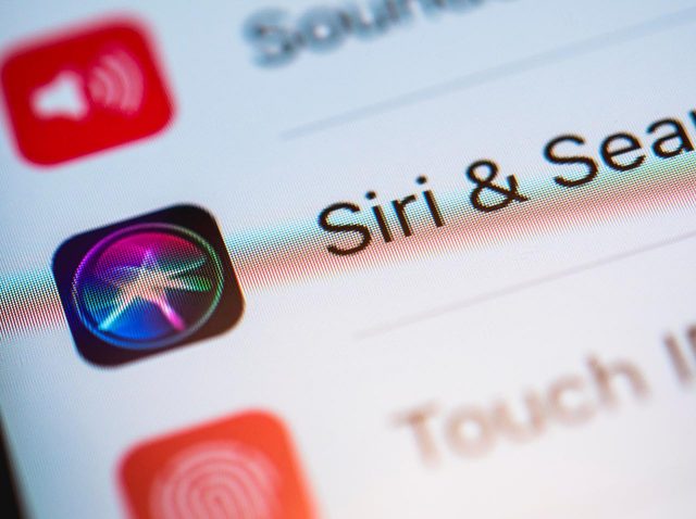 AppleによるSiriの「中の人」発覚!? “1本のホームビデオ”が約2,000万回再生に