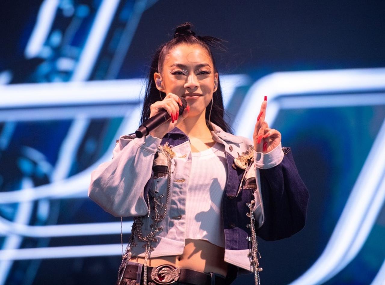 東京公演参加のファンに質問!リナ・サワヤマが日本の最終公演に関する“スペシャル”なことを質問