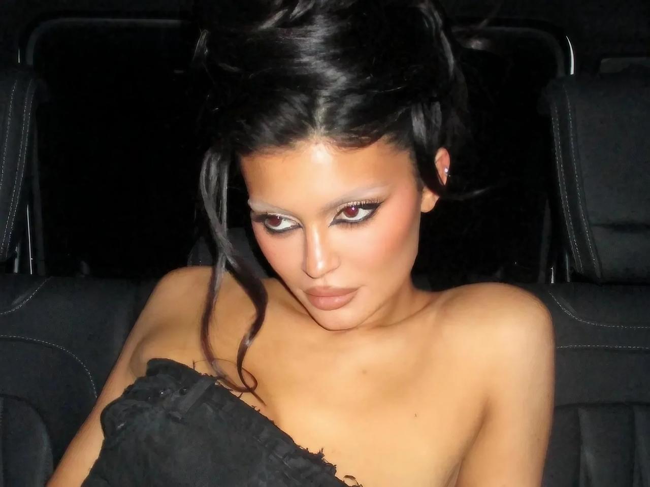 メイクの新トレンド「サキュバス・シック」とは？ダークな雰囲気がオシャレだと話題