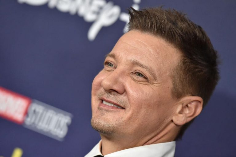 マーベル俳優が元旦にヘリで病院に搬送、ジェレミー・レナーが除雪事故で重傷