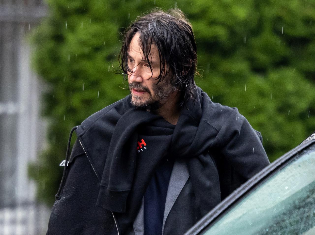 キアヌ・リーブス、「雨の中で20分」していたことが期待を裏切らない