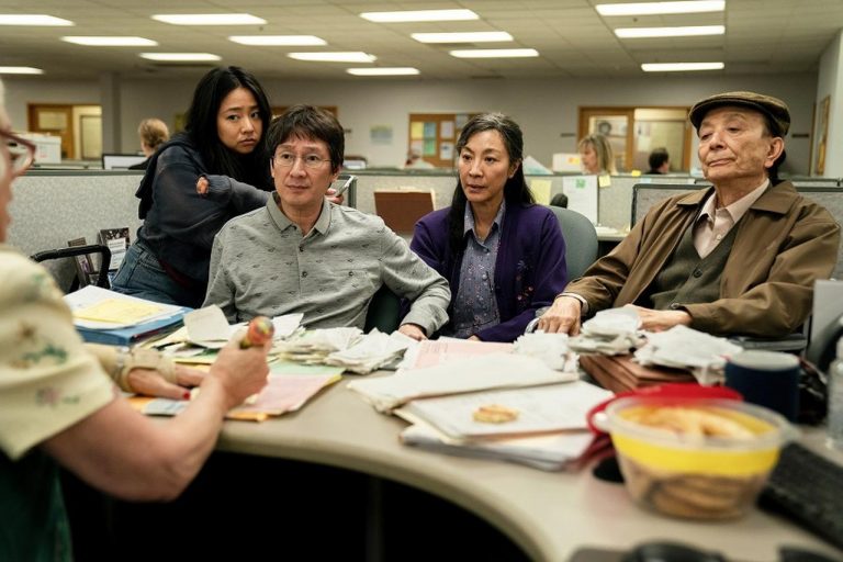 『エブエブ』よく分からんけどそれで良いし、だからこそ元気が出る映画【レビュー】