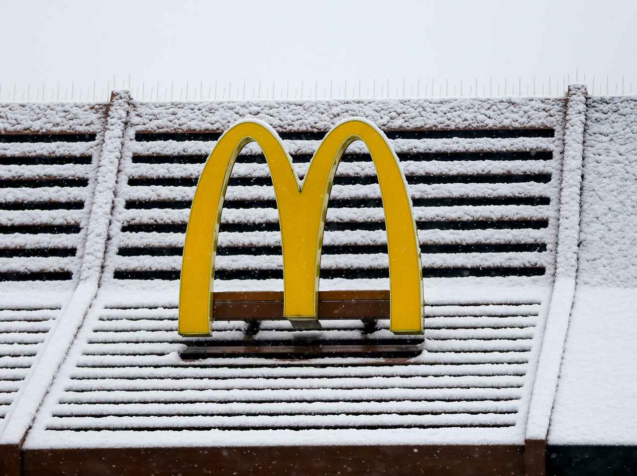 マクドナルド、大雪の結果の「待ち時間」が半端ないことに…!【アーカイブ】