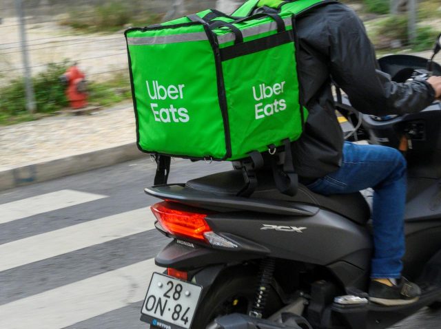 ウーバーイーツ配達員、「カジノ」に届けた“結果”が最高だと報告