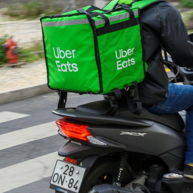 ウーバーイーツ配達員、「カジノ」に届けた“結果”が最高だと報告