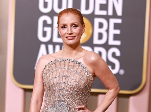 クリスタルのマスクがゴージャス！ジェシカ・チャステイン、ドレスとマスクを合わせて【ゴールデン・グローブ賞2023】