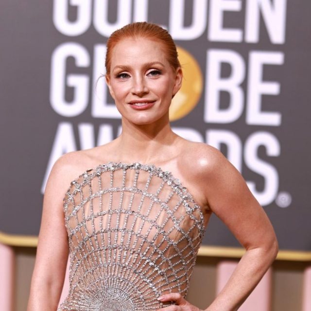 クリスタルのマスクがゴージャス！ジェシカ・チャステイン、ドレスとマスクを合わせて【ゴールデン・グローブ賞2023】