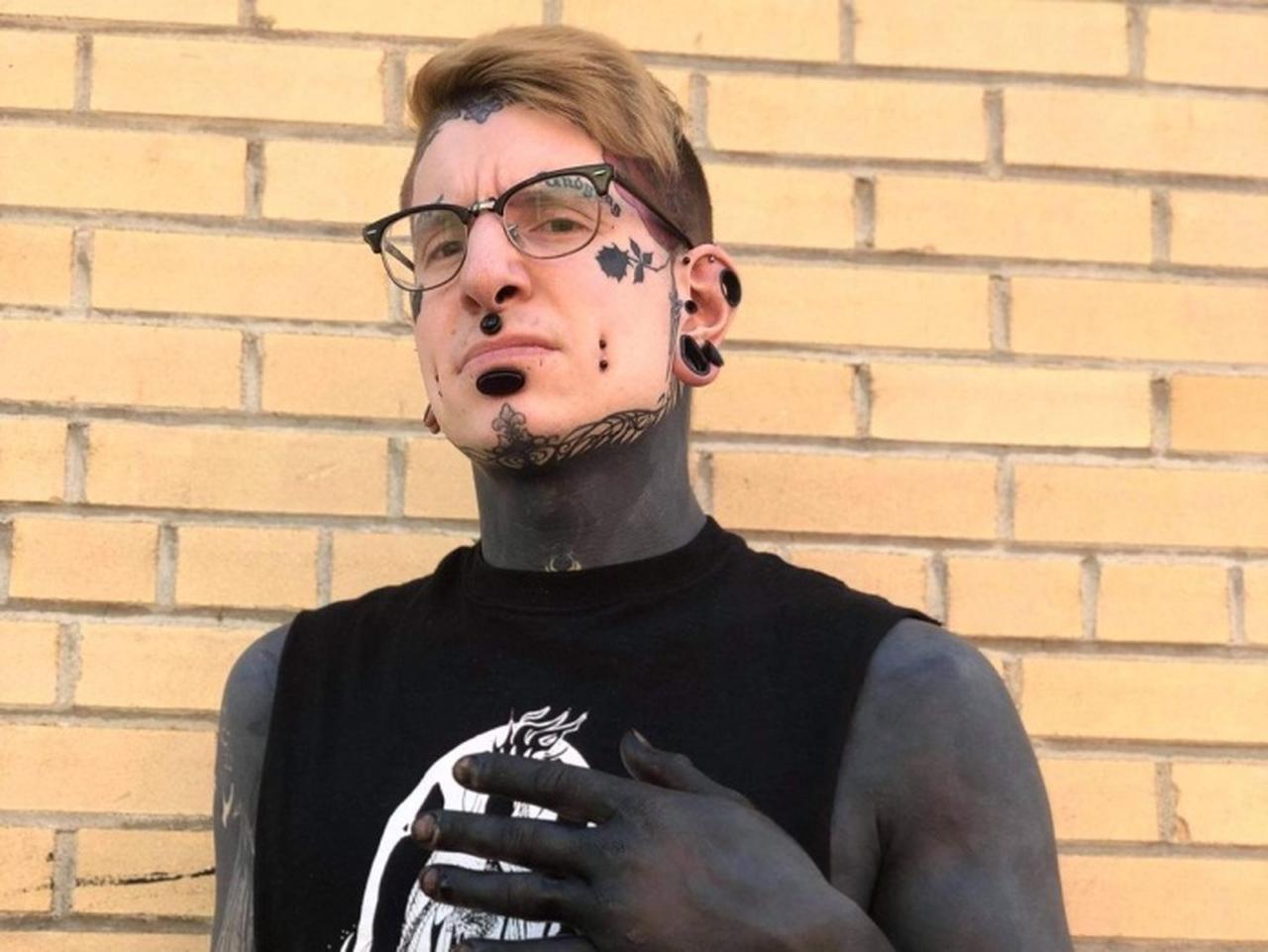 体の96%をタトゥーで覆うことに1,000万円以上を費やした男性、タトゥーを入れたきっかけは?