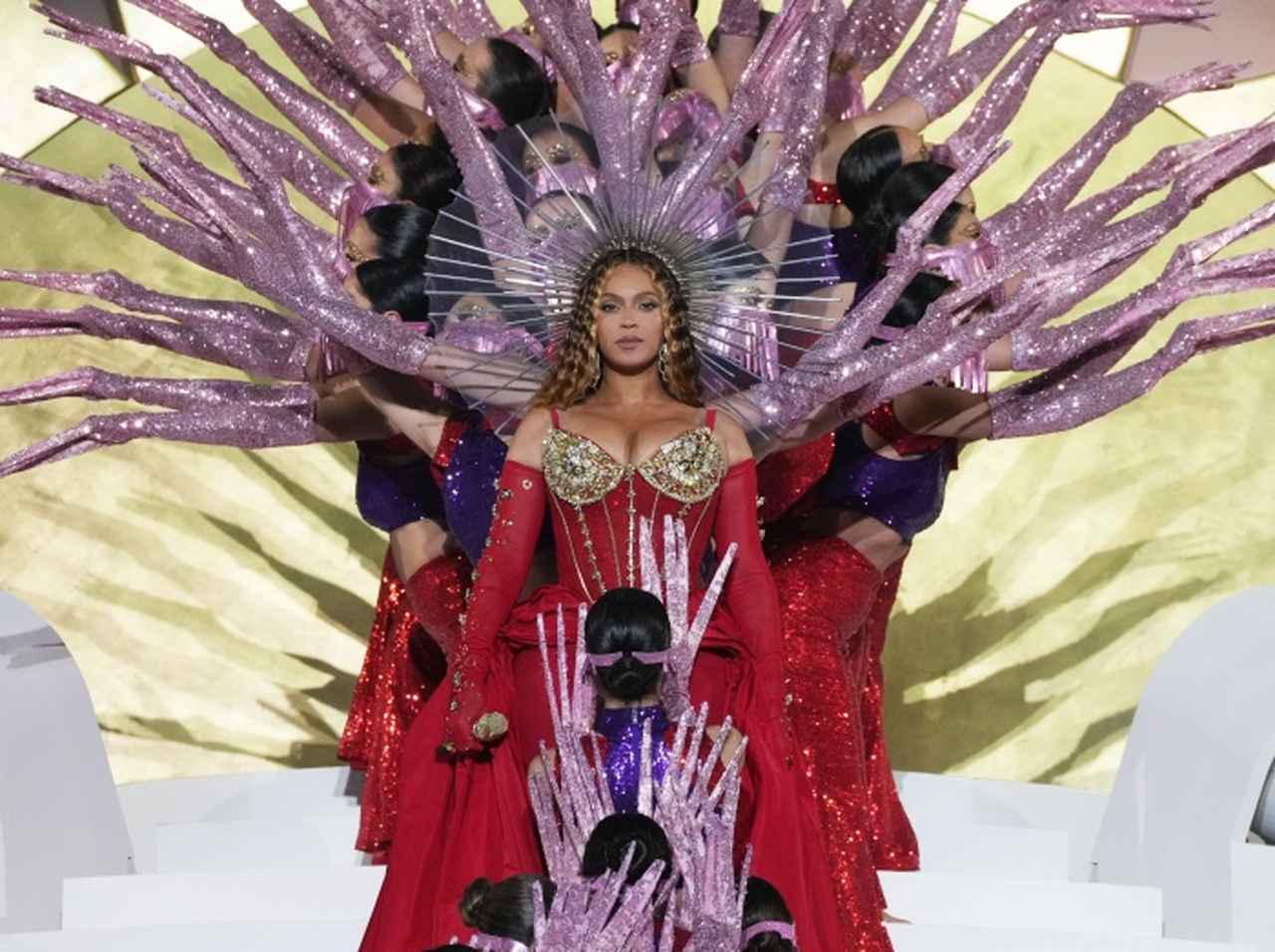 ギャラも衣装も超VIP級！ビヨンセのドバイでの4年ぶりライブを詳報、批判の声も