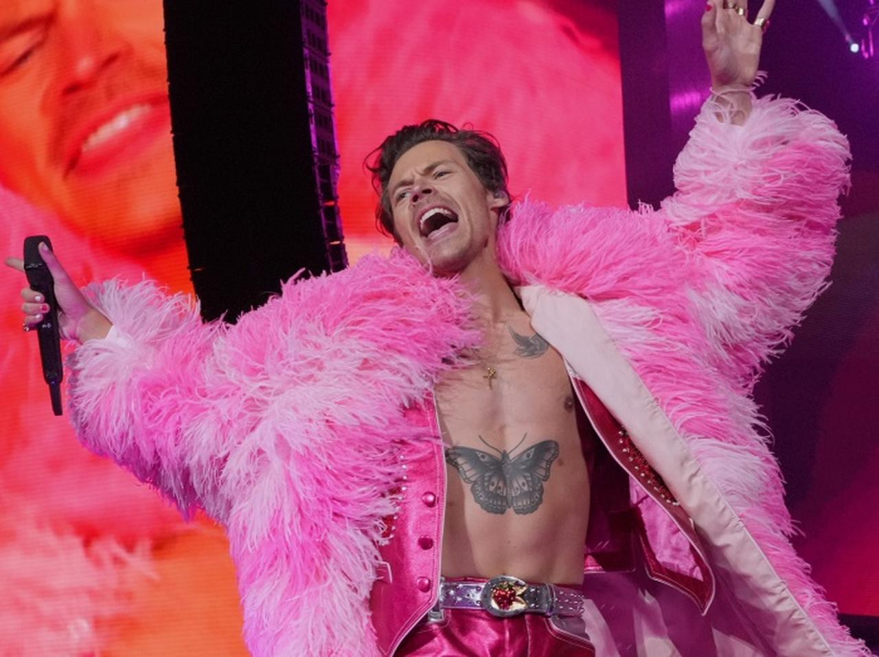 ハリー・スタイルズ、人気女優の前でズボンの股が裂けるハプニング