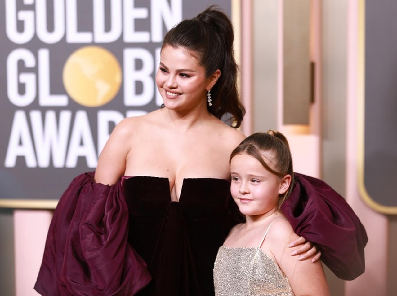 セレーナ・ゴメス、21歳下の妹グレイシーとゴールデン・グローブ賞授賞式に出席