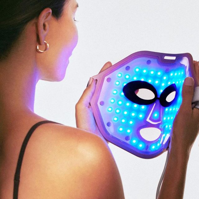 セレブ愛用の美顔器ブランドから待望の「LEDマスク」が登場！SNS絶賛で早くも売り切れ