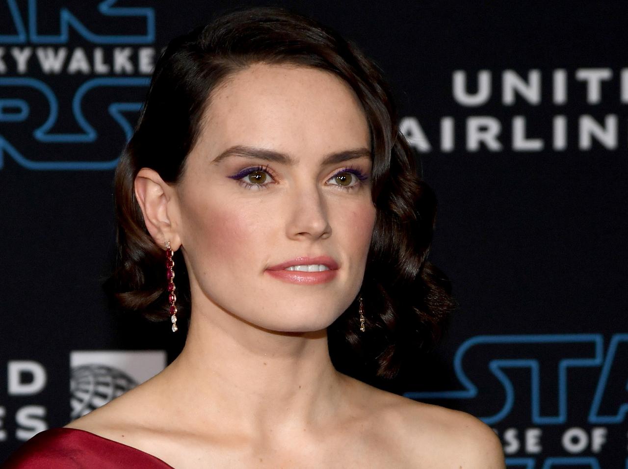 『スター・ウォーズ』レイの正体、その設定の「意義」が泣ける…