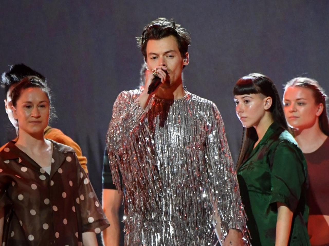 ハリー・スタイルズ、論争中のグラミー賞ステージの裏側で実は“トラブル”が起きていた