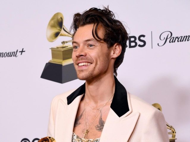 ハリー・スタイルズ、“歌がうまい一般人”と間違われた際の「反応」が好感度爆上がり