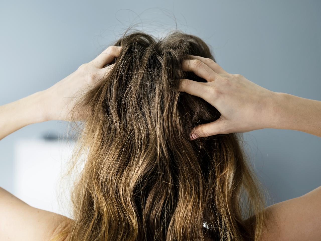 季節の変わり目は「抜け毛」が増える?原因と対処法を髪の専門家がアドバイス