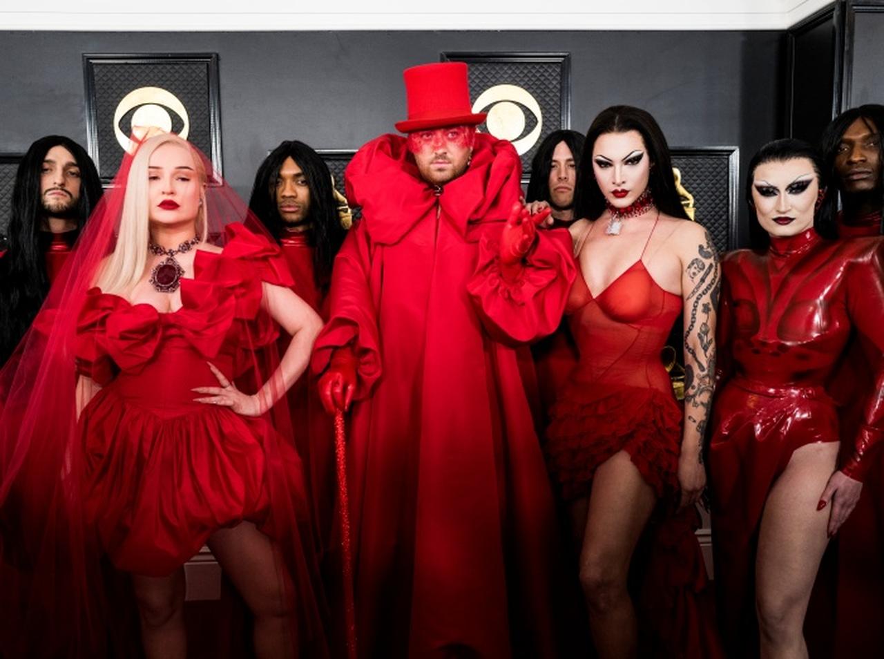 赤い集団、サム・スミス御一行がグラミー賞受賞式で会場の視線をさらう