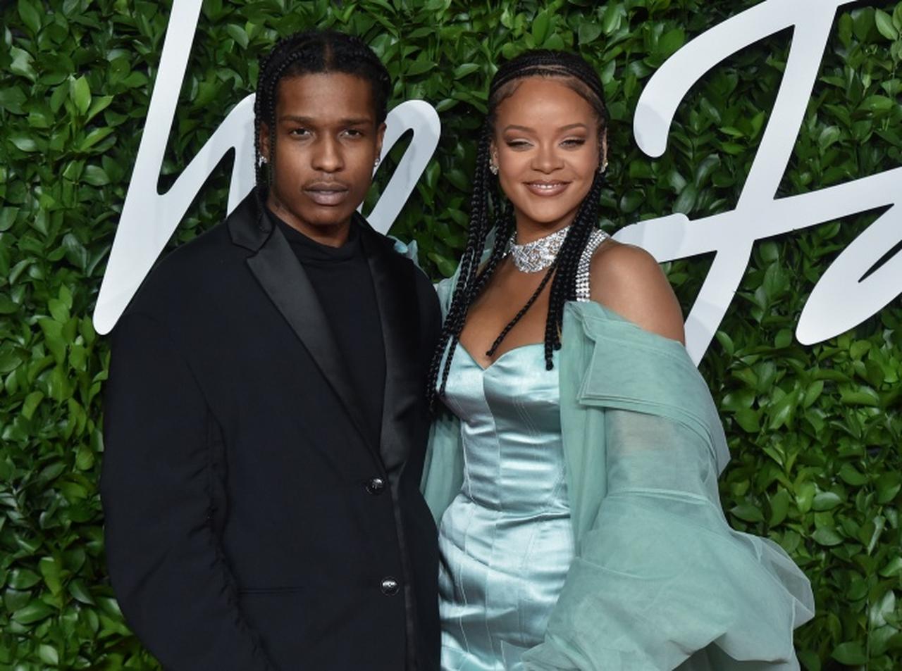 4,000万円超えのベルト!リアーナの恋人がスーパーボウルでつけていた