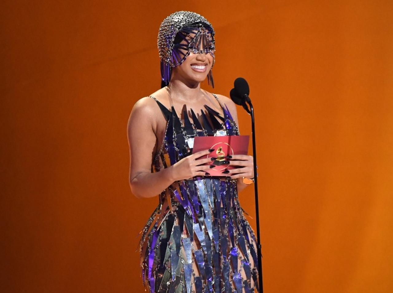 カーディ・Bのグラミー賞ドレスに隠されたメッセージ