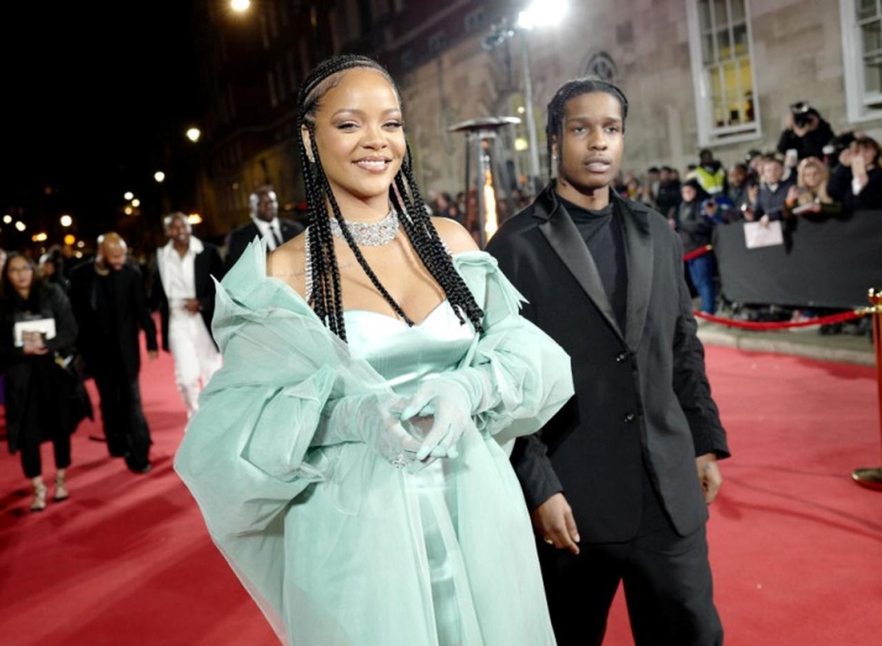 リアーナの子どもが生後9ヵ月で雑誌デビュー、撮影時に集まったパパラッチへの対抗策がさすが