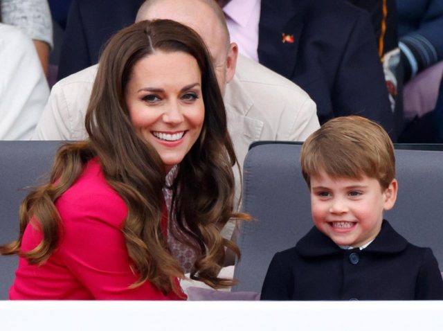 キャサリン妃の“幼少期の姿”が息子のルイ王子に「そっくり」と話題