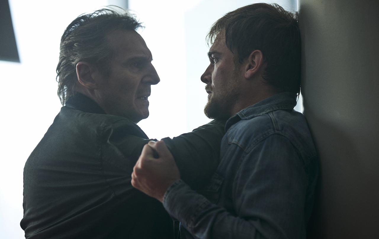 『ブラックライト』リーアム・ニーソン、テイラー・ジョン・スミスとの共演で“思ったこと”がジワる