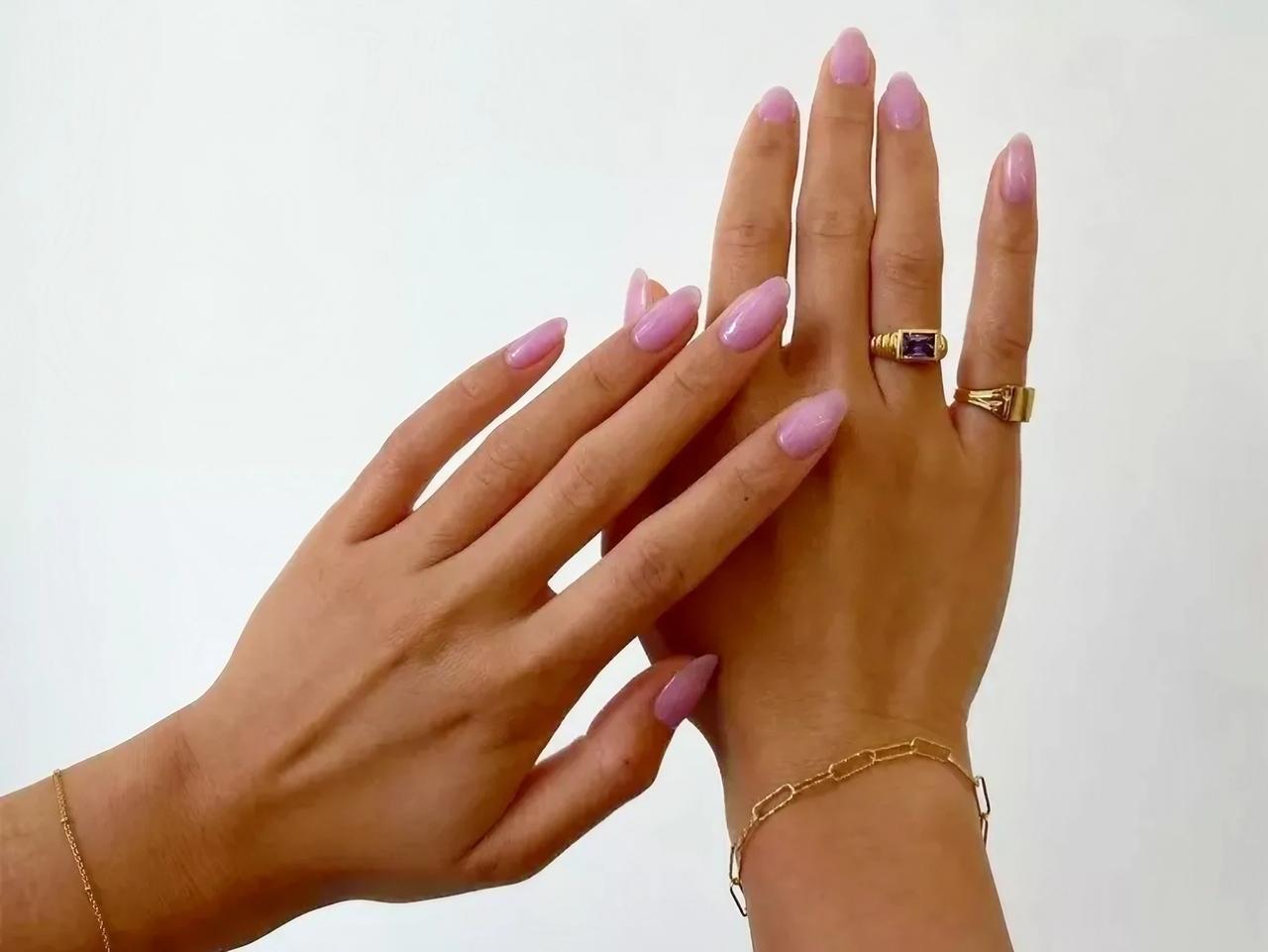 指先にツヤと血色感をプラス!セレブも夢中の「リップグロスネイル」とは