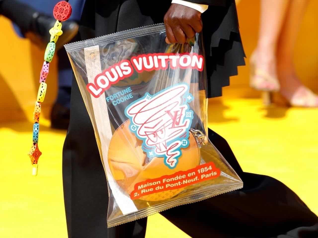 ルイ・ヴィトン、フォーチュンクッキー型のバッグに仕掛けが