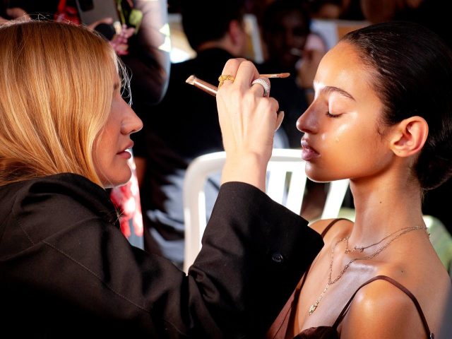 乾燥肌におすすめのコンシーラー5選！セレブ御用達のプロが教える選び方のポイント