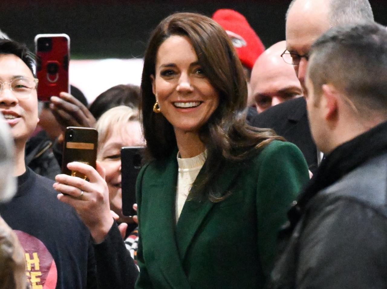 キャサリン妃、ツーショット撮影に“緊張”する男性にかけた「言葉」に人の良さが滲み出てる