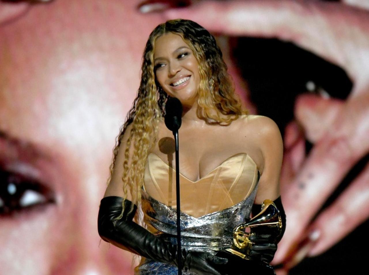 ビヨンセでも渋滞にはまる!グラミー賞に大幅遅刻で心配されるも偉業達成【スピーチ訳】