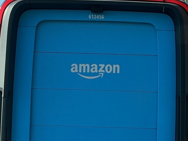 アマゾンから“小学生”の元に贈られてきたプレゼント、「中に入っていたもの」に冷や汗