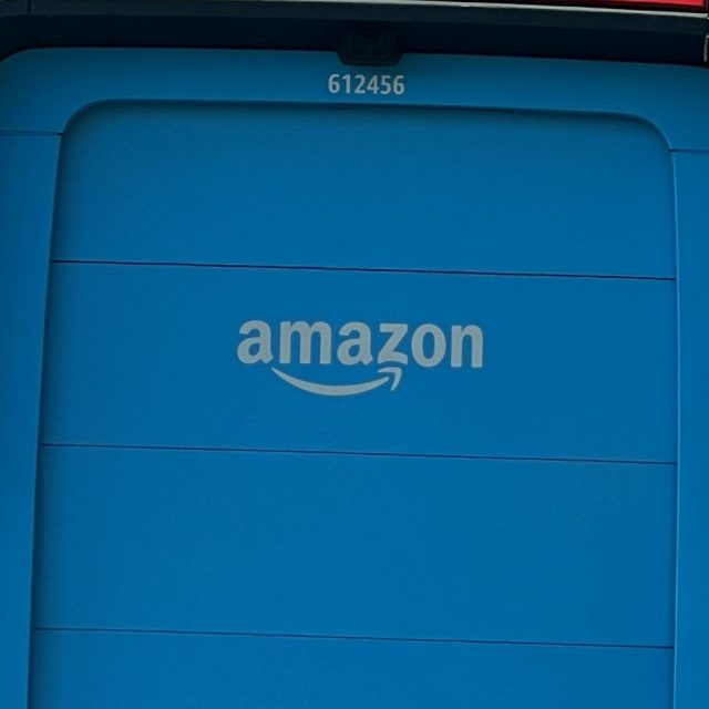 アマゾンから“小学生”の元に贈られてきたプレゼント、「中に入っていたもの」に冷や汗