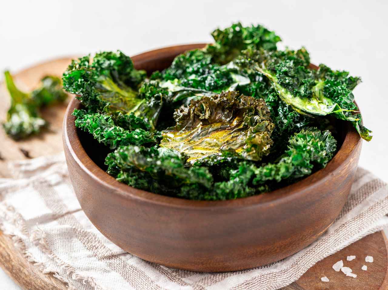 超ヘルシーなチップスが簡単に!自宅でつくれる「ケイジャンケールチップス」のレシピ