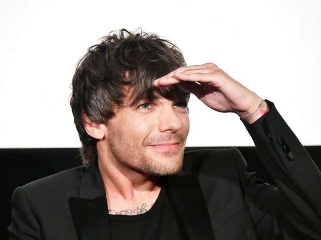 ルイ・トムリンソン、来日時に履いていたスニーカーに日本愛を感じる