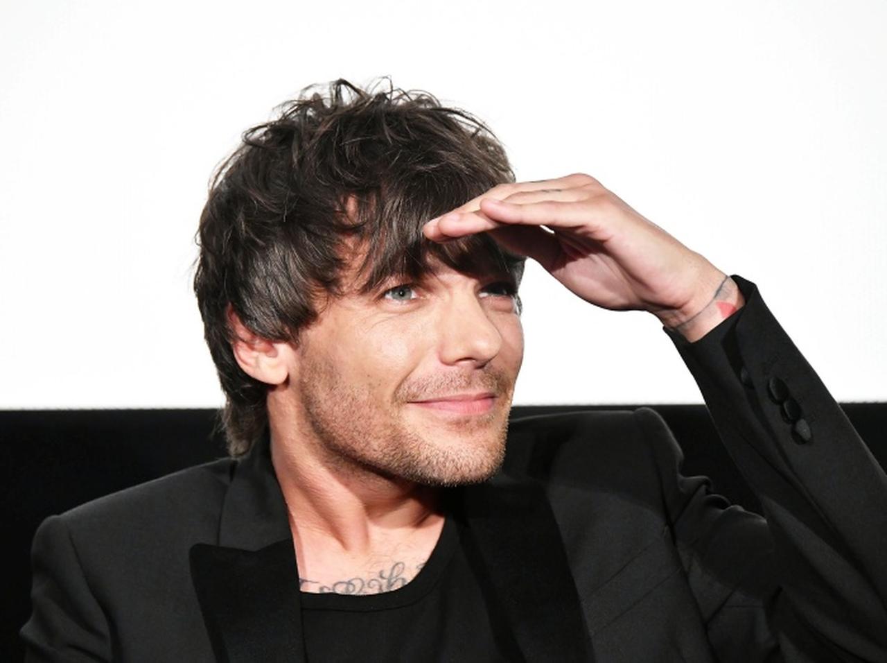 ルイ・トムリンソン、来日時に履いていたスニーカーに日本愛を感じる