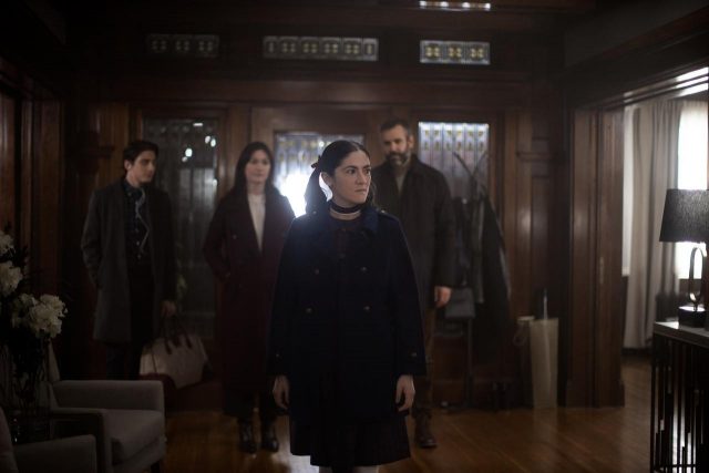 悪魔の子に襲われまくるジュリア・スタイルズ、『エスター』と『オーメン』の“違い”とは？【独占】