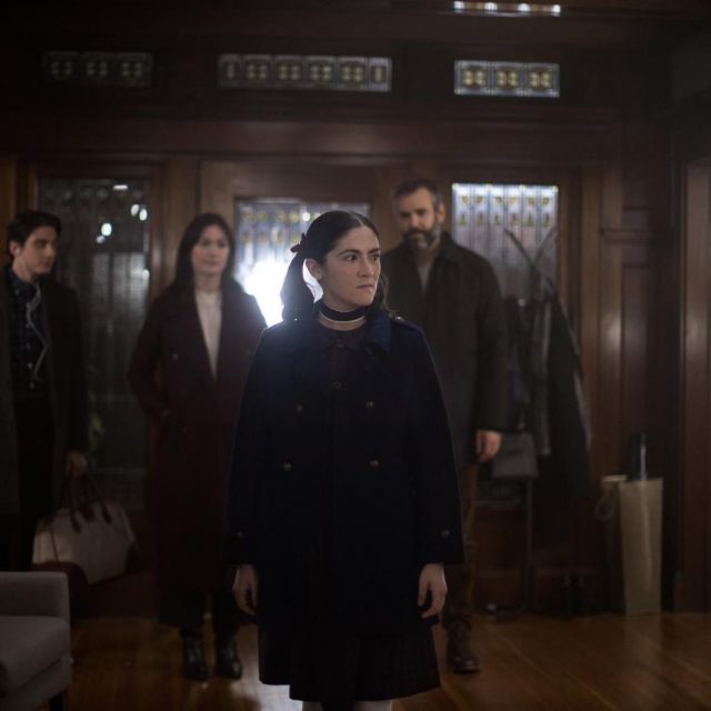 悪魔の子に襲われまくるジュリア・スタイルズ、『エスター』と『オーメン』の“違い”とは？【独占】