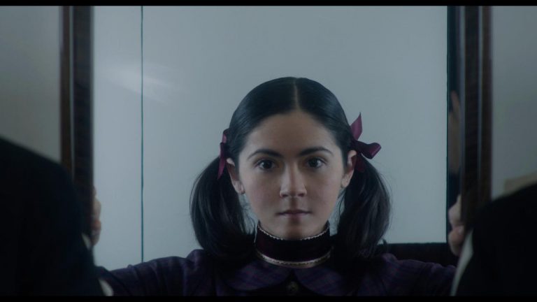大人が「10歳少女」を演じるための役作りと撮影法とは？ 『エスター ファースト・キル』制作秘話をイザベル・ファーマンが明かす【インタビュー】