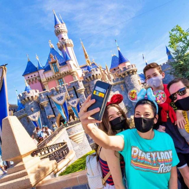 ディズニーランド、“秘密の場所”で写真を撮った人気俳優が「出入り禁止」を言い渡される